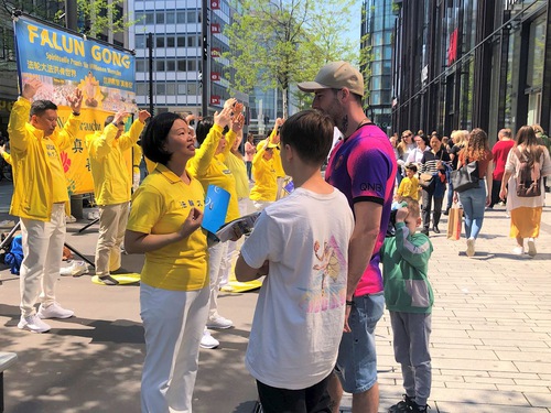 Image for article Almanya: Kuzey Ren-Vestfalya'da Dünya Falun Dafa Günü Kutlandı