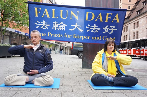 Image for article Nürnberg, Almanya: Falun Dafa Uygulayıcıları Dünya Falun Dafa Gününü Kutladı