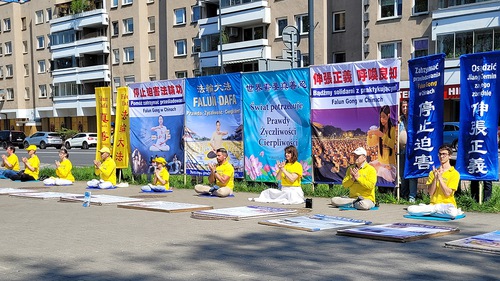 Image for article ​Polonya: Halk, 25 Nisan Barışçıl Çağrısını Anmak İçin Varşova'daki Etkinlik Sırasında Yapılan Zulmü Kınadı