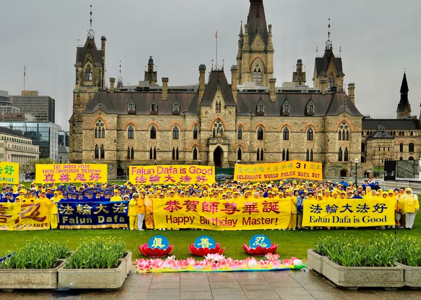Image for article Ottawa, Kanada: Parlamento Üyeleri ve Uygulayıcılar Falun Dafa'nın Halka Tanıtılmasının 31. Yıl Dönümünü Kutladılar (1)