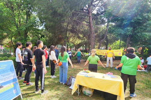 Image for article İstanbul, Türkiye: Kadıköy Çevre Festivali'nde Falun Dafa'nın Tanıtımı Yapıldı