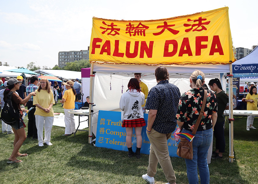 Image for article ​Kanada: Uygulayıcılar Guelph & Bölgesi Çok Kültürlü Festivali'nde Falun Dafa Tanıtımı