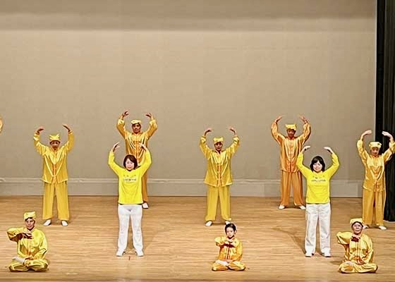 Image for article Hiroşima, Japonya: Uluslararası Kültürel Değişim'de Dafa Uygulayıcıları Takdir Edildi