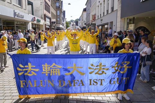 Image for article Almanya, Bielefeld: Falun Dafa Kültür Festivalinde Büyük İlgi Gördü