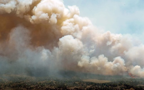 Image for article Kanada'da Orman Yangınları Yayılırken, Düzinelerce ABD Eyaleti Hava Kirliliği Uyarıları Yayınladı