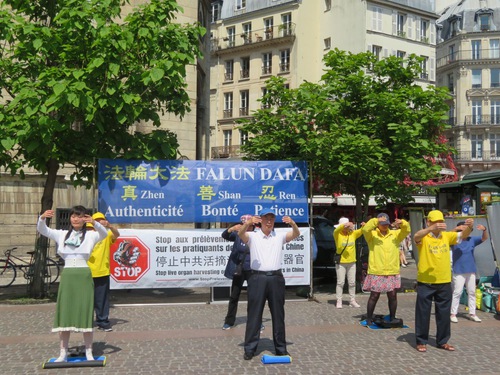 Image for article Paris, Fransa: Yapılan Faaliyetler Falun Gong'a Karşı Yapılan Zulüm Konusunda Farkındalık Yarattı