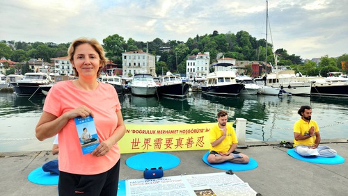 Image for article Türkiye: İstanbul Sakinleri Falun Dafa'nın “Doğruluk-Merhamet-Hoşgörü” İlkelerini Övdü