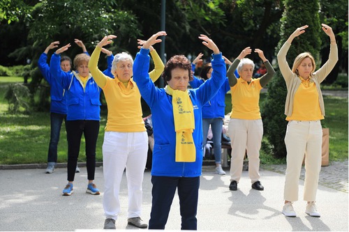 Image for article Bulgaristan: Uygulayıcılar Dünya Falun Dafa Gününü Kutlamak İçin Etkinlikler Düzenledi