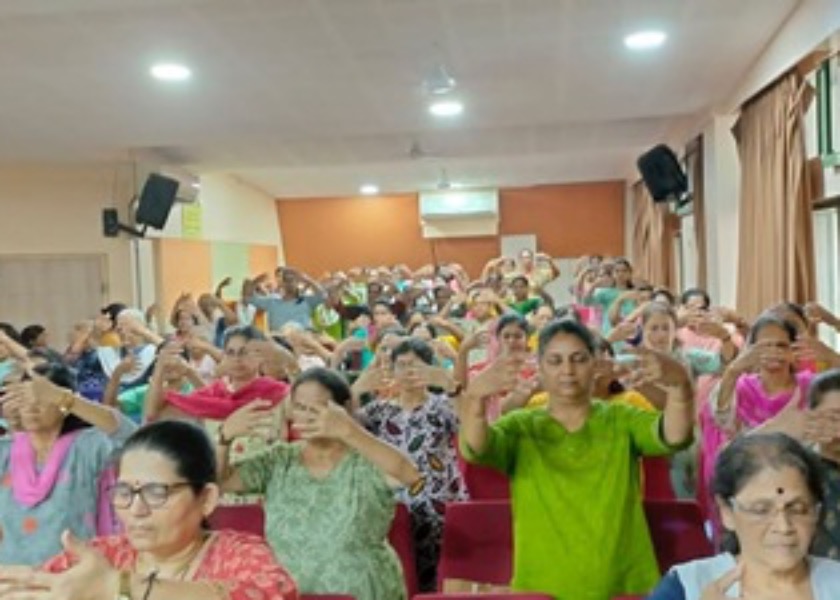 Image for article Pune, Hindistan: Sosyal Hizmet Uzmanları Falun Dafa'yı Öğrenmekten Keyif Aldı