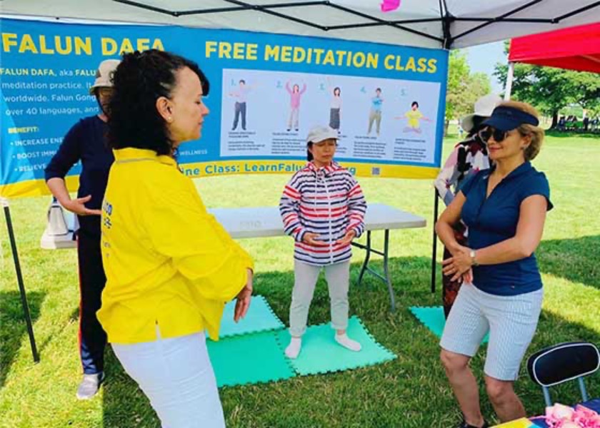 Image for article ​Toronto, Kanada: Filipin Miras Ayı Pikniğinde Falun Dafa Tanıtımı
