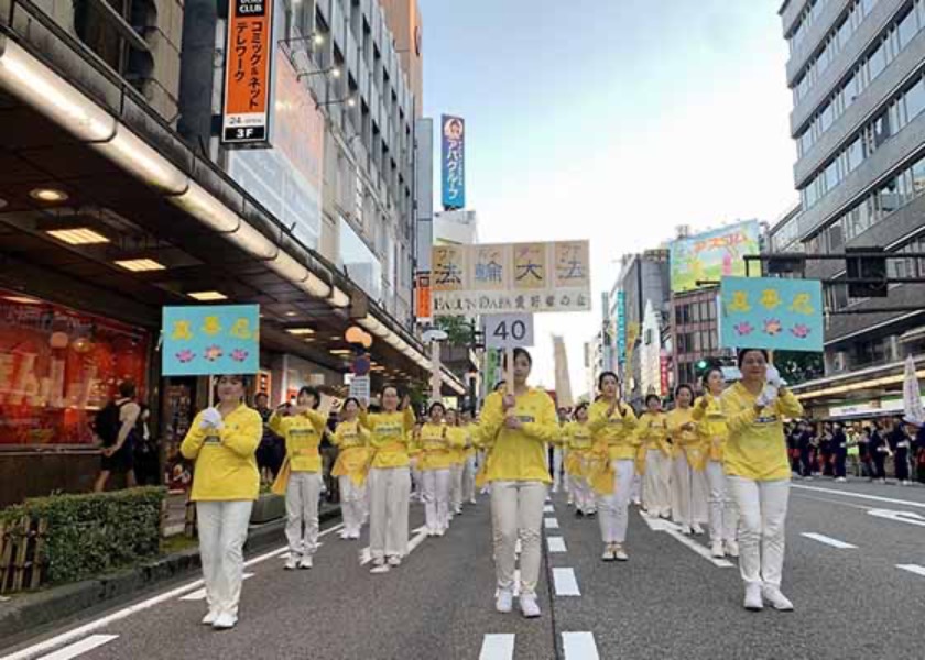 Image for article ​Kanazawa, Japonya: Falun Gong Uygulayıcıları Yerel Bir Festivalde Geçit Törenine ve Etkinliklere Katıldılar