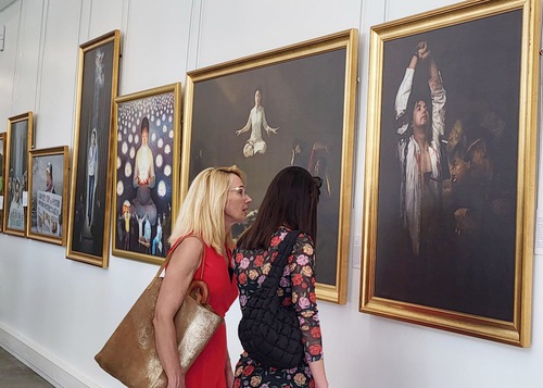 Image for article Fransa, Pau: Resim Sanat Sergisi Ziyaretçileri Duygulandırdı