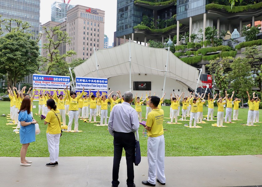 Image for article ​Singapur: Uygulayıcılar Düzenledikleri Miting ve Mum Işığı Nöbetiyle, Falun Dafa'ya Yönelik 24 Yıldır Süren Zulmü Barışçıl Bir Şekilde Protesto Etti