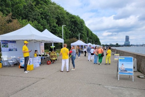 Image for article Polonya: Gdynia'daki Halk Pikniğine Katılanlar Falun Dafa'yı Öğrendi