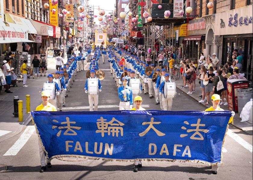 Image for article ​New York: Manhattan Çin Mahallesinde Düzenlenen Büyük Geçit Töreniyle ÇKP'nin 24 Yıldır Sürdürdüğü Zulüm Hakkında Farkındalık Artırıldı