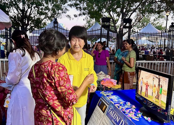 Image for article ​Teksas: Hindistan Bağımsızlık Günü Kutlaması Sırasında Falun Dafa’yı Tanıtmak