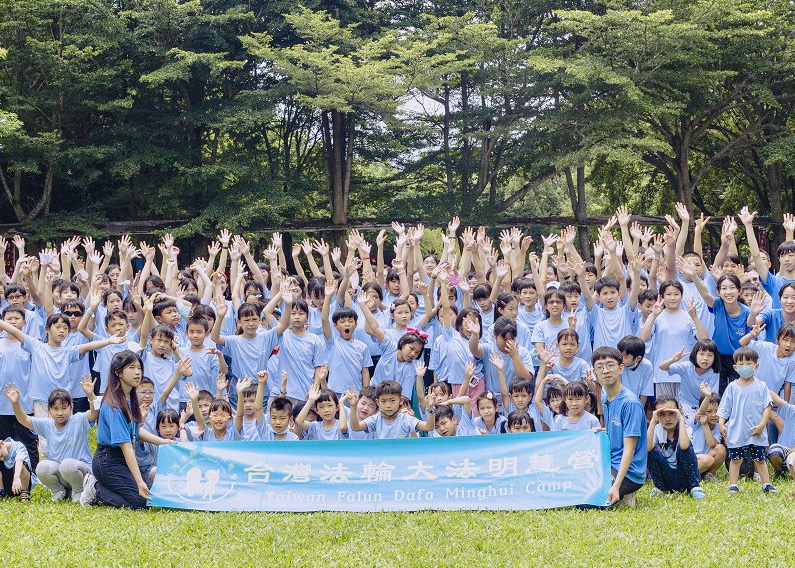 Image for article ​Tayvan: Minghui Yaz Kampında Çocuklar Öğreniyor ve Gelişiyor