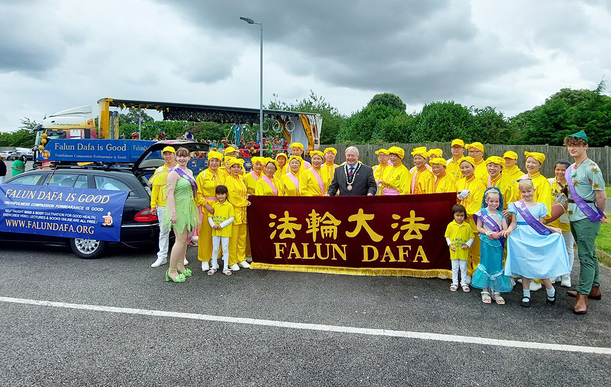 Image for article İngiltere: Falun Dafa Skegness Karnavalı'nda Ödül Kazandı