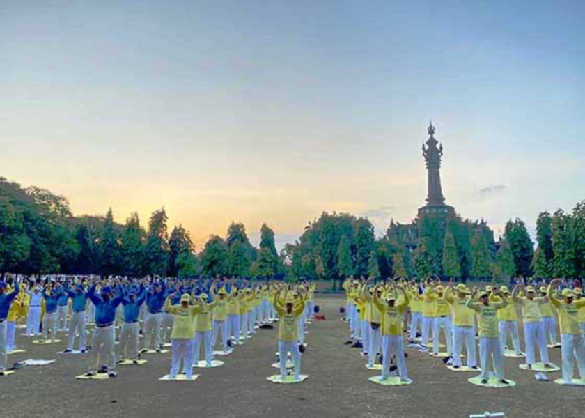 Image for article Bali, Endonezya: Falun Dafa Bağımsızlık Günü Geçit Töreninde İyi Karşılandı