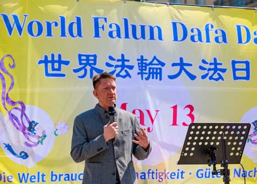 Image for article ​Berlin, Almanya: Eyalet Parlamentosu Üyesi, Çin'de Gözaltında Tutulan Falun Gong Uygulayıcılarının Serbest Bırakılmasını Talep Etti