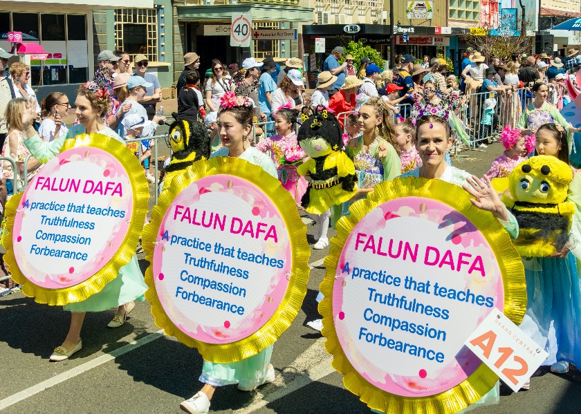 Image for article ​Toowoomba, Avustralya: Falun Dafa Büyük Çiçek Geçit Törenine Katıldı