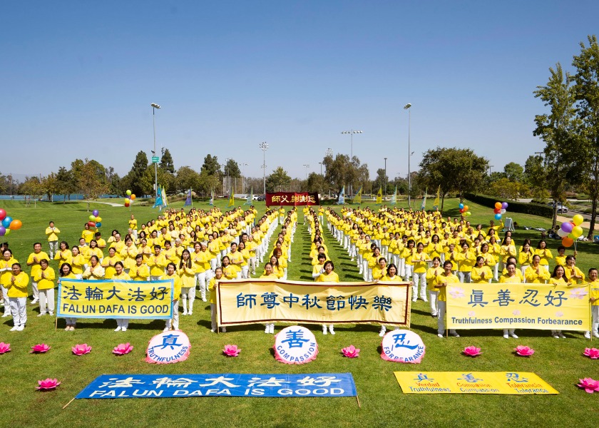 Image for article ​Los Angeles'taki Falun Dafa Uygulayıcıları Shifu Li'ye Mutlu Bir Sonbahar Ortası Festivali Dilediler