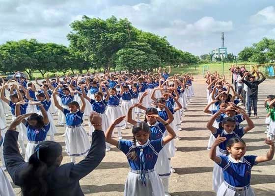 Image for article ​Nagpur, Hindistan: Falun Dafa Orta Hindistan'daki 15 Okulda İyi Karşılandı