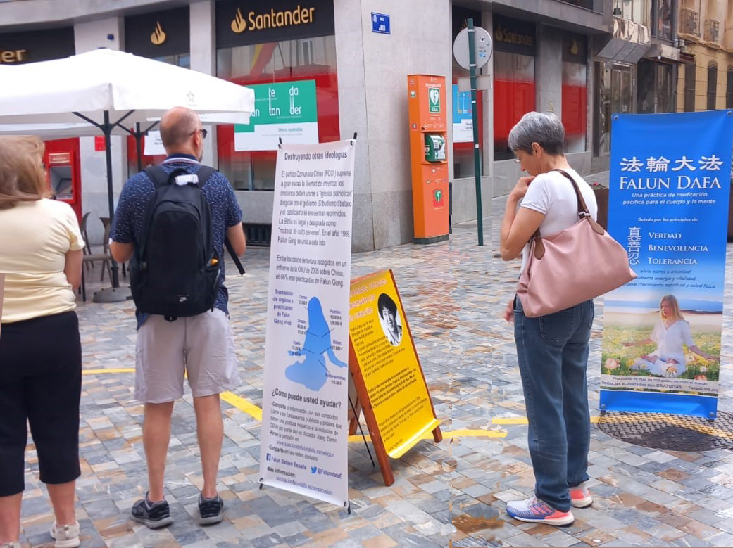 Image for article İspanya: Falun Dafa Bilgi Standında Çin'deki Zulmü Durdurmak İçin Destek Toplandı