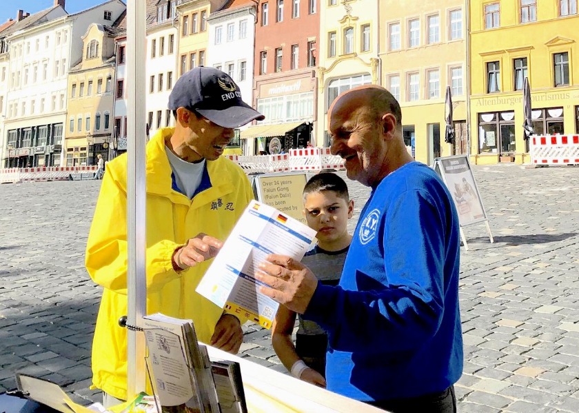 Image for article Falun Dafa Uygulayıcıları Tarihi Alman Şehrinde Çin Rejiminin Zulmünü Açığa Çıkardılar