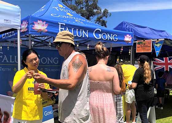 Image for article ​Avustralya: Rotary Kwinana Toplum Fuarında İnsanlar Falun Dafa'yı Övdü