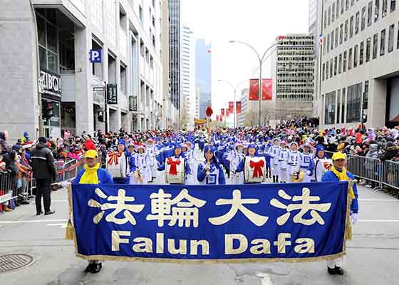 Image for article ​Montreal, Kanada: Falun Dafa'nın İlkeleri Noel Geçit Töreninde Övüldü
