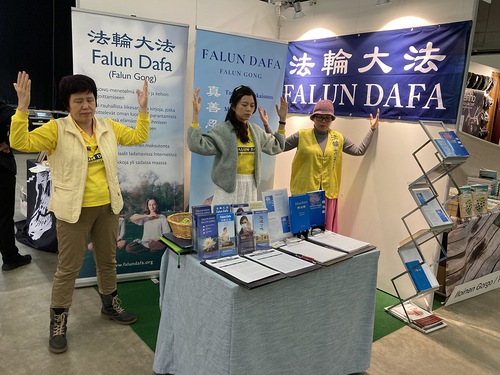 Image for article Finlandiya: Helsinki Kitap Fuarında Falun Dafa Tanıtıldı