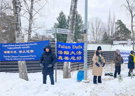 Image for article Finlandiya'daki Uygulayıcılar Uluslararası İnsan Hakları Gününde Falun Gong Zulmünü Durdurma Çağrısında Bulundular