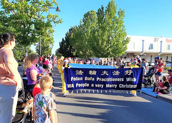 Image for article ​Falun Dafa, Batı Avustralya'daki Noel Gösterilerinde ve Geçit Törenlerinde İyi Karşılandı