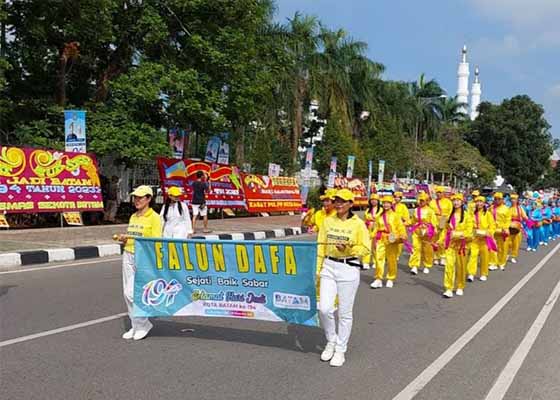 Image for article ​Batam, Endonezya: Falun Dafa Uygulayıcıları Kültürel Geçit Törenine Davet Edildi ve Dört Ödül Aldı