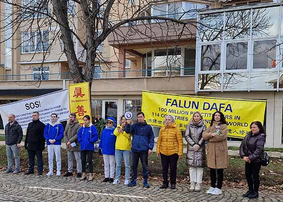 Image for article Bulgaristan: Barışçıl Protesto Düzenleyen İnsanlar ÇKP'nin Falun Dafa'ya Karşı Yapılan Zulmünü Kınadı