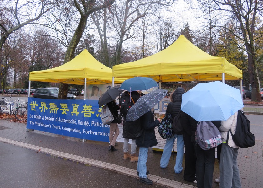 Image for article Fransa: Avrupalı ​​Falun Dafa Uygulayıcıları Uluslararası İnsan Hakları Günü'nü Kutladılar ve Çin'deki Zulme Karşı Farkındalığı Artırdılar