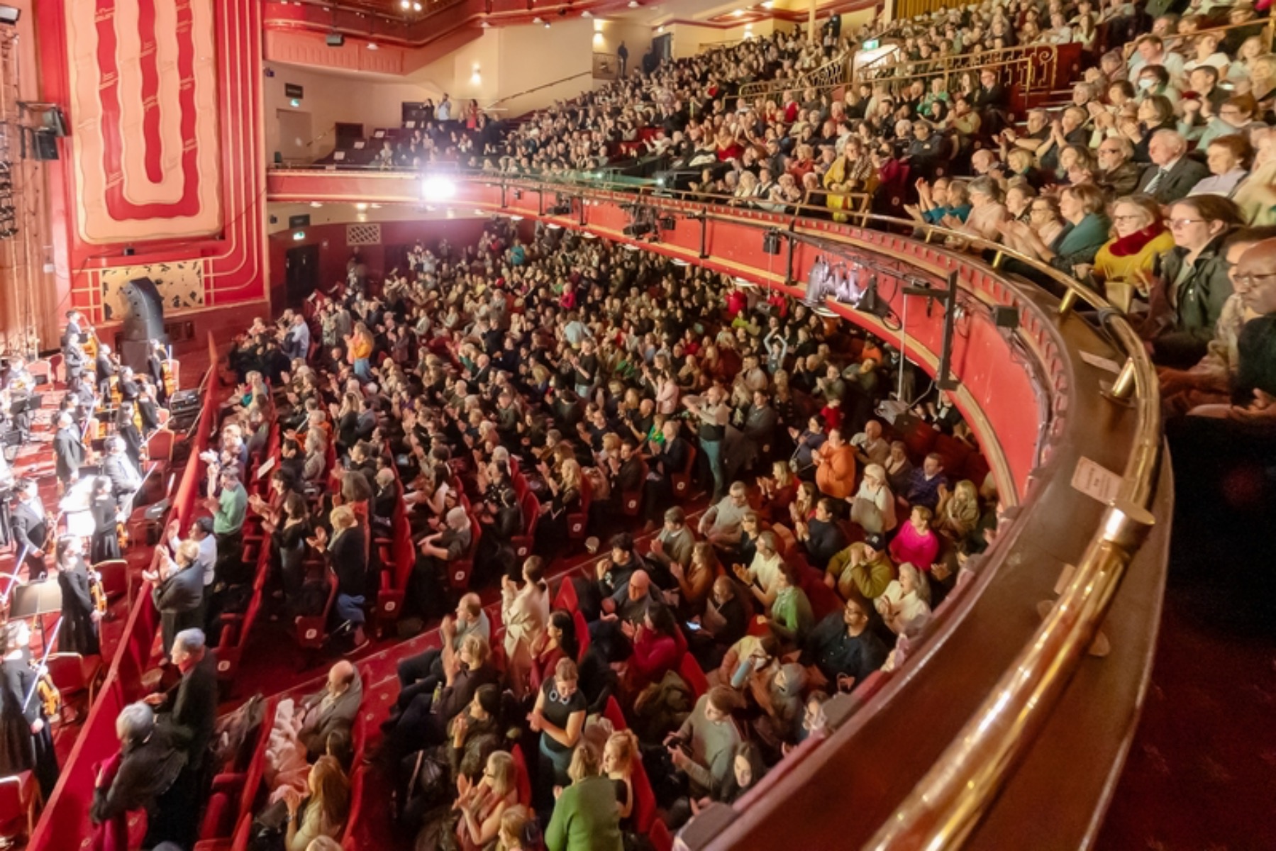 Image for article İtalya, Birleşik Krallık ve Amerika Birleşik Devletleri'ndeki Tiyatro Seyircileri: “Shen Yun Kuşkusuz Misyonunu Başarıyla Yerine Getirdi”