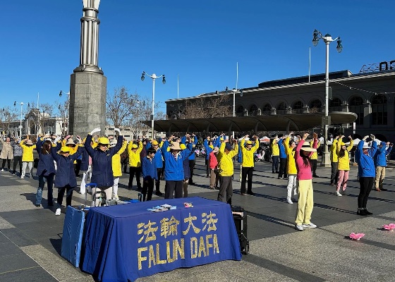 Image for article San Francisco: Falun Dafa Uygulayıcıları Minnettarlıklarını İfade Ediyor ve Shifu'ya Mutlu Bir Çin Yeni Yılı Diliyor