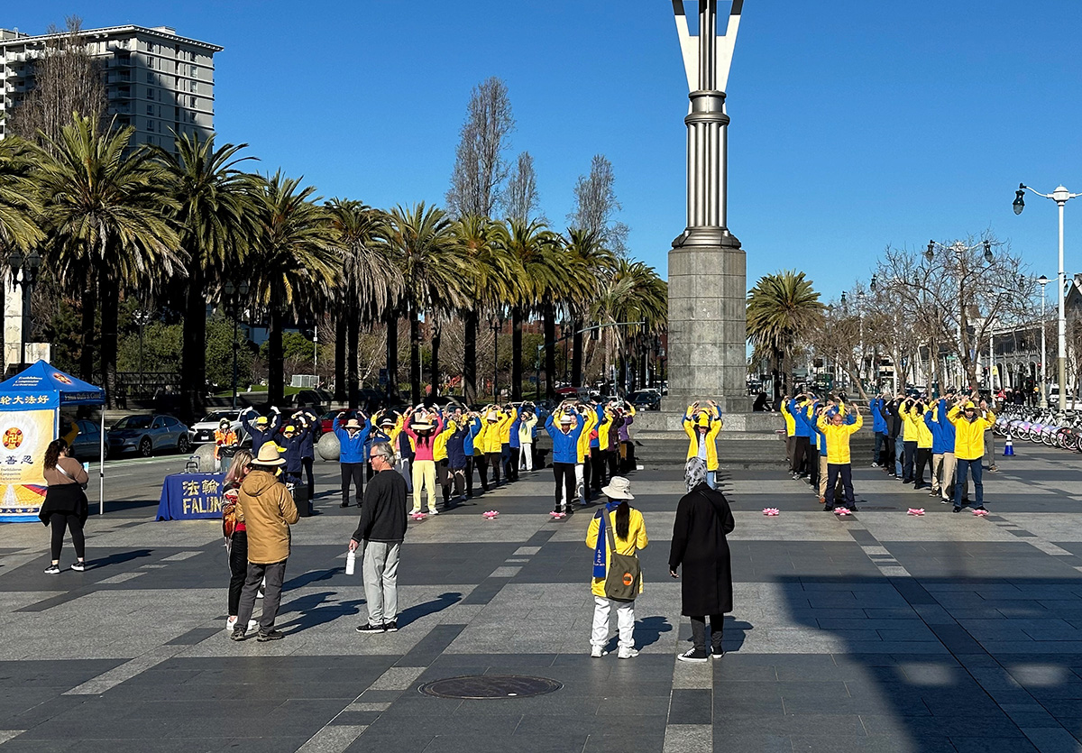 Image for article ​Kaliforniya: San Francisco'daki Etkinlikte İnsanlar Falun Dafa'yı Öğrenmekle İlgilendi