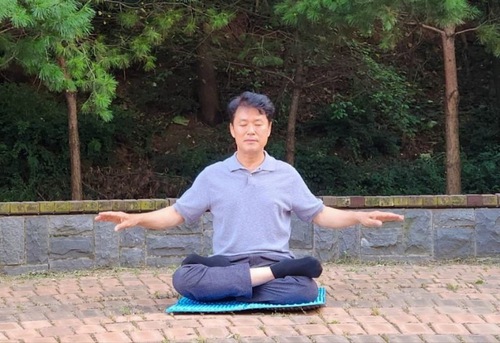 Image for article ​Güney Kore: Bir Akciğer Kanseri Hastasının Hayatı Falun Dafa'yı Uyguladıktan Sonra Olumlu Yöne Doğru Döndü
