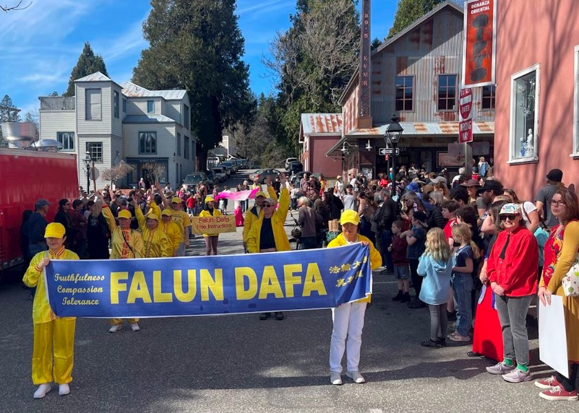 Image for article ​Kaliforniya, ABD: Falun Dafa, Nevada Şehrindeki Çin Yeni Yılı Kutlamasında İyi Karşılandı