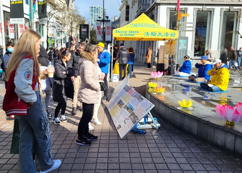 Image for article Belçika: Antwerpen'deki Etkinlikte Falun Dafa'nın Yol Gösterici İlkelerine Destek Verildi