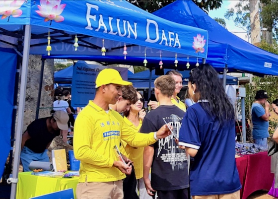 Image for article ​Batı Avustralya: Kalamunda Gösterisinde Falun Dafa Tanıtımı
