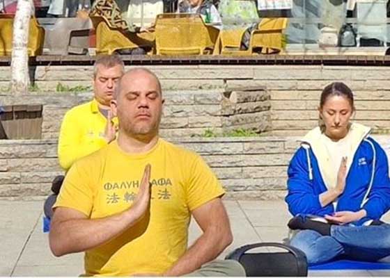 Image for article Bulgaristan: Falun Dafa Uygulayıcıları 25 Nisan Başvurusundan İlham Aldı