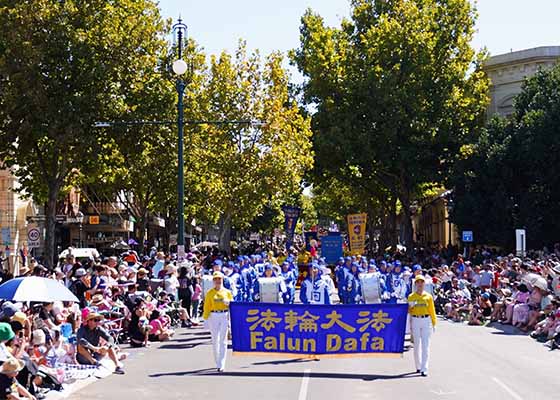 Image for article ​Bendigo, Avustralya: Falun Dafa Grubu Paskalya Gala Geçit Töreni’nde Sahne Aldı