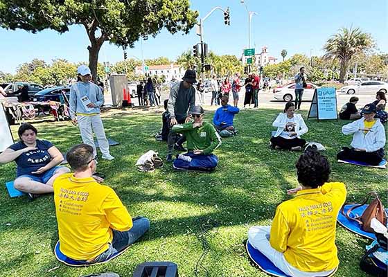 Image for article ​Kaliforniya: UCA'nın San Diego Dünya Günü Fuarında Falun Gong’u Öğretmek