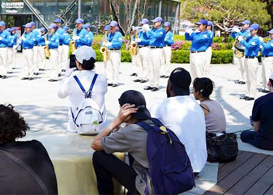 Image for article ​Güney Kore: Seul Halkı Tian Guo Bando Takımı'nı Övdü