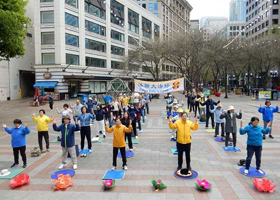 Image for article ​Seattle, Washington: Falun Dafa Uygulayıcıları 25 Nisan Barışçıl Temyizini Andılar