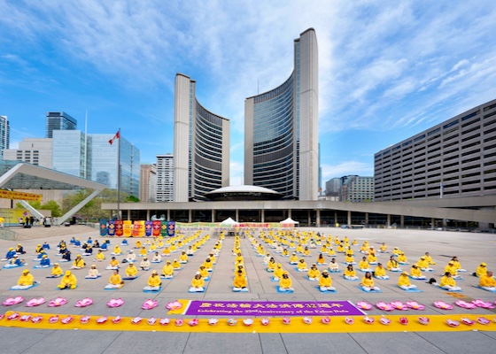 Image for article ​Kanada: Toronto'daki Dünya Falun Dafa Günü Kutlamalarında İnsanlar Falun Dafa'yı Övdü (2. Bölüm)